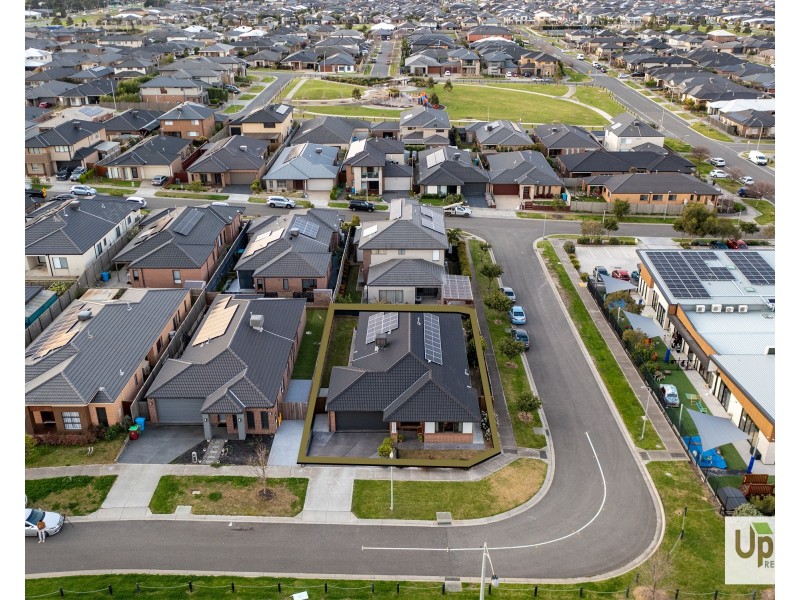 33 Mahal Drive, Clyde North VIC 3978