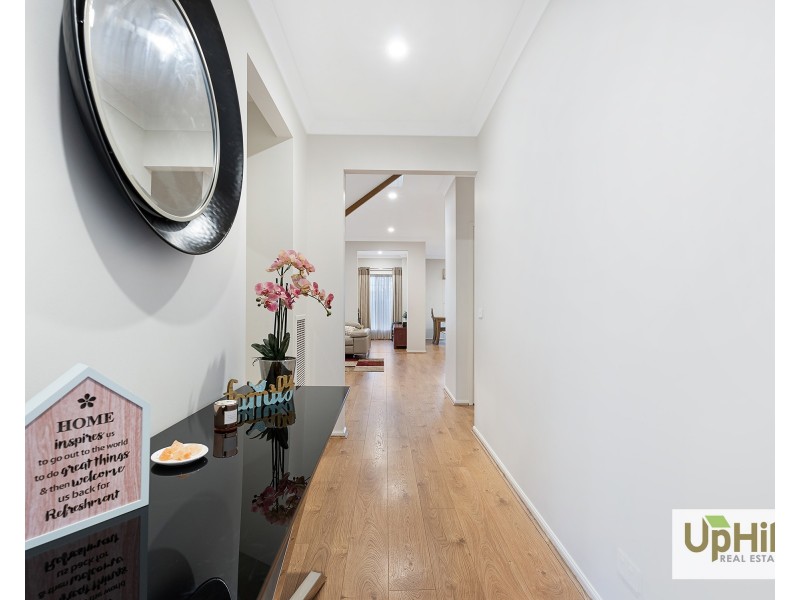 9 Graziers Crescent, Clyde North VIC 3978