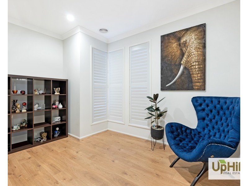 9 Graziers Crescent, Clyde North VIC 3978