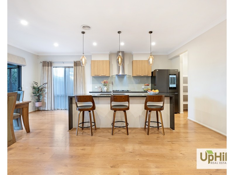 9 Graziers Crescent, Clyde North VIC 3978