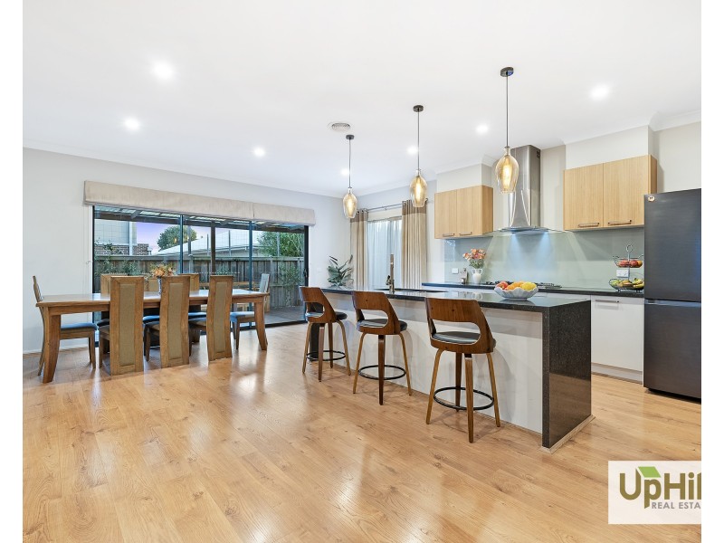 9 Graziers Crescent, Clyde North VIC 3978