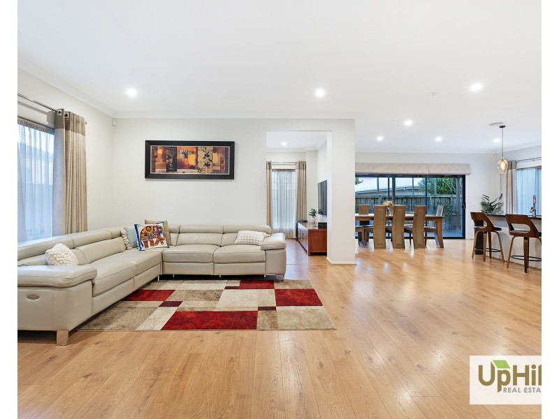 9 Graziers Crescent, Clyde North VIC 3978