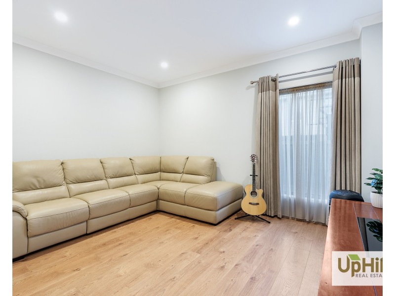 9 Graziers Crescent, Clyde North VIC 3978