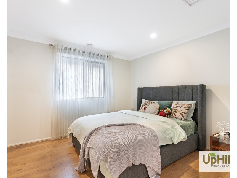 9 Graziers Crescent, Clyde North VIC 3978