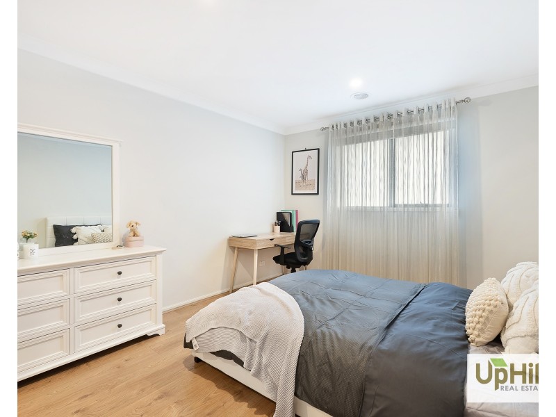 9 Graziers Crescent, Clyde North VIC 3978