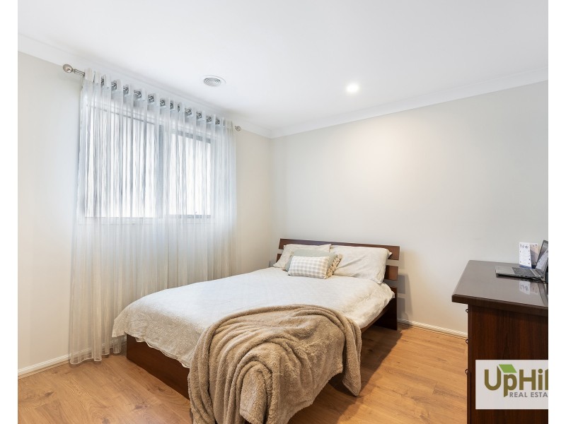 9 Graziers Crescent, Clyde North VIC 3978