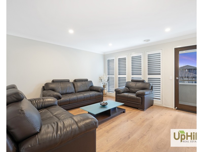 9 Graziers Crescent, Clyde North VIC 3978