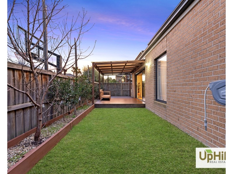 9 Graziers Crescent, Clyde North VIC 3978