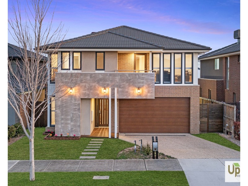 9 Graziers Crescent, Clyde North VIC 3978