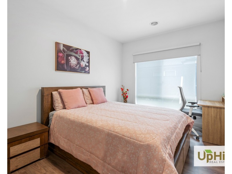 10 Belcam Circuit, Clyde North VIC 3978