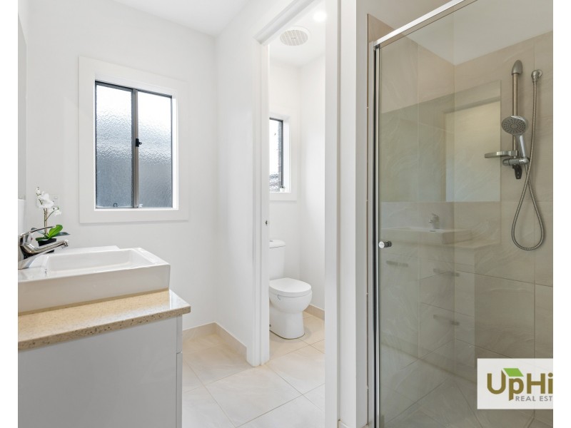 10 Belcam Circuit, Clyde North VIC 3978