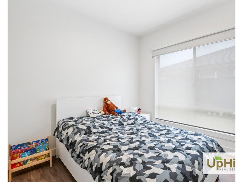 10 Belcam Circuit, Clyde North VIC 3978