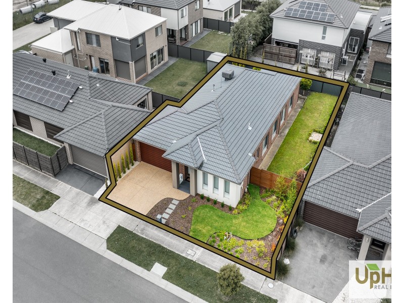 10 Belcam Circuit, Clyde North VIC 3978