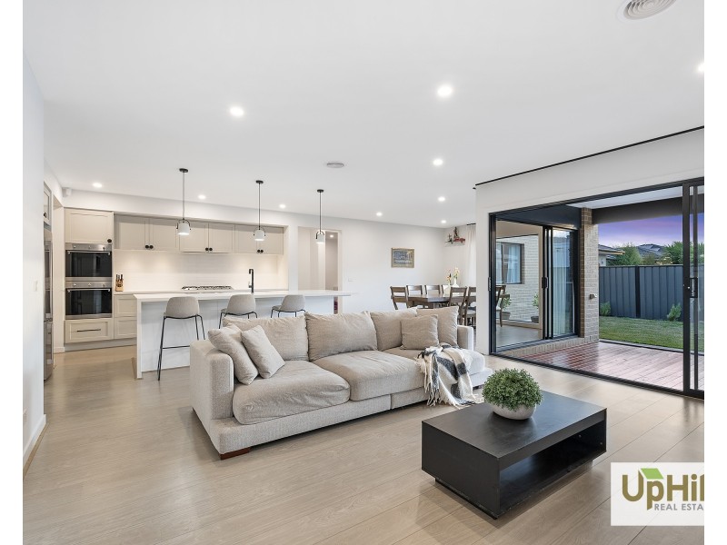 14 Noah Road, Clyde North VIC 3978