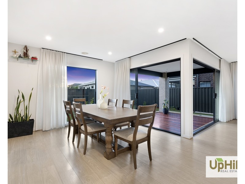 14 Noah Road, Clyde North VIC 3978