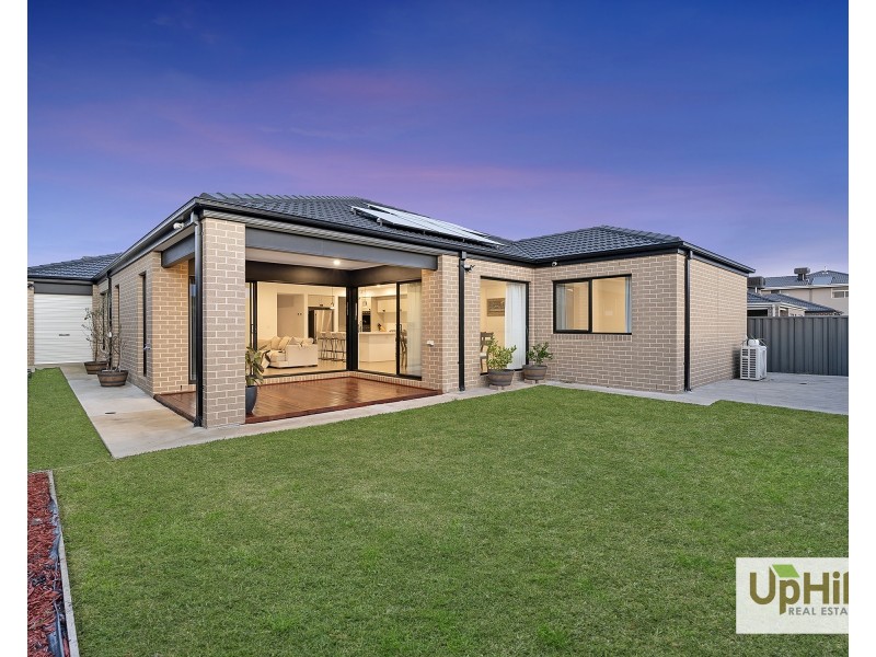 14 Noah Road, Clyde North VIC 3978