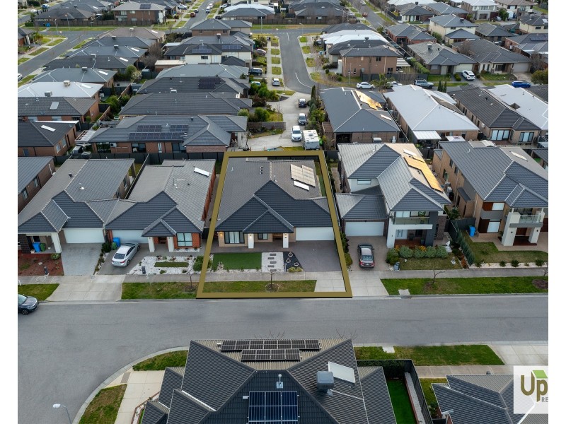 14 Noah Road, Clyde North VIC 3978