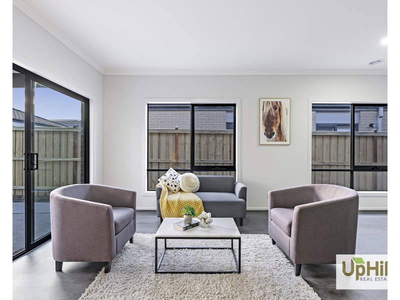 29 Tesaluke Avenue, Clyde North VIC 3978