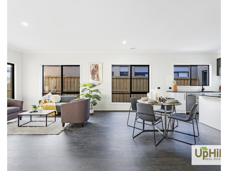 29 Tesaluke Avenue, Clyde North VIC 3978