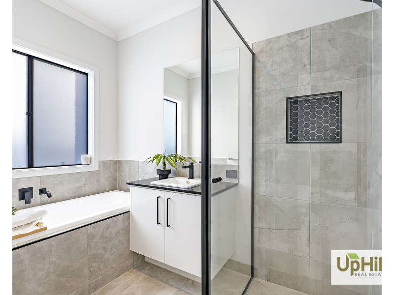 29 Tesaluke Avenue, Clyde North VIC 3978