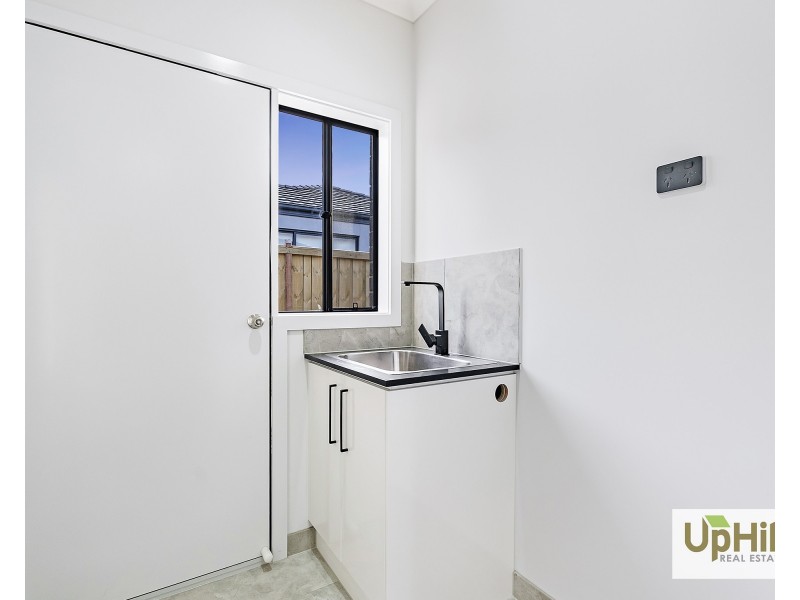 29 Tesaluke Avenue, Clyde North VIC 3978