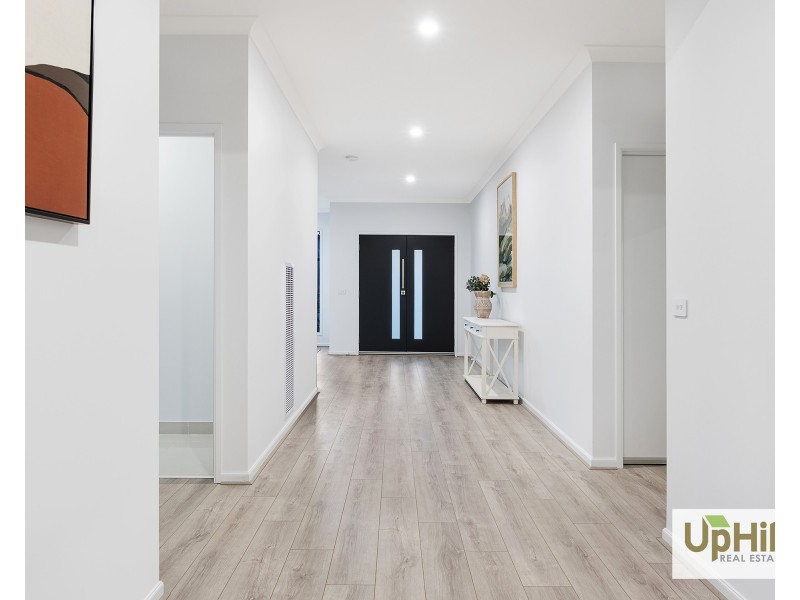 25 Burlina Boulevard, Clyde North VIC 3978