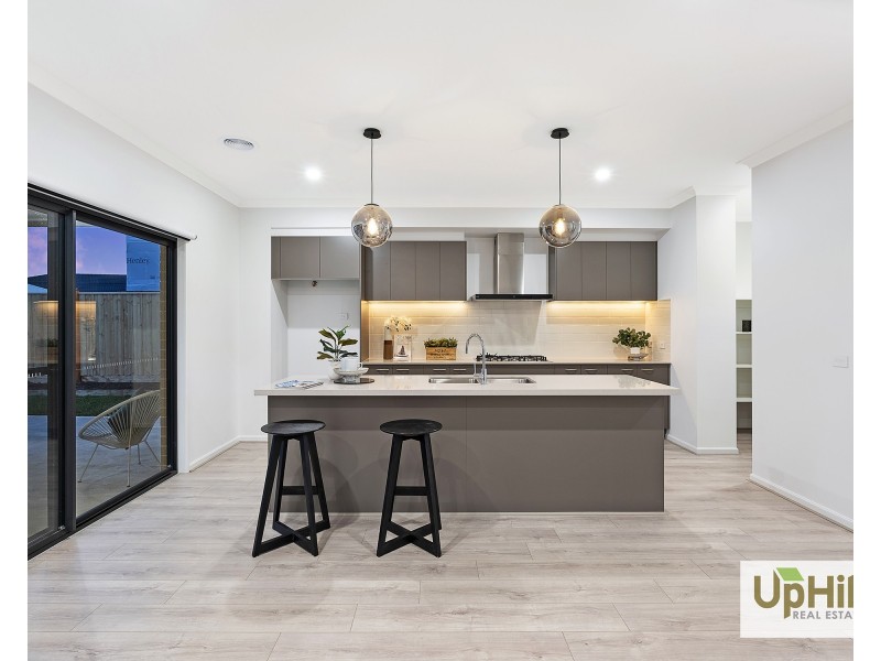 25 Burlina Boulevard, Clyde North VIC 3978