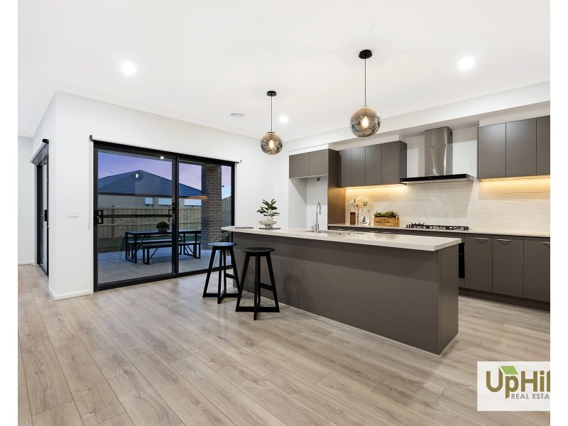 25 Burlina Boulevard, Clyde North VIC 3978