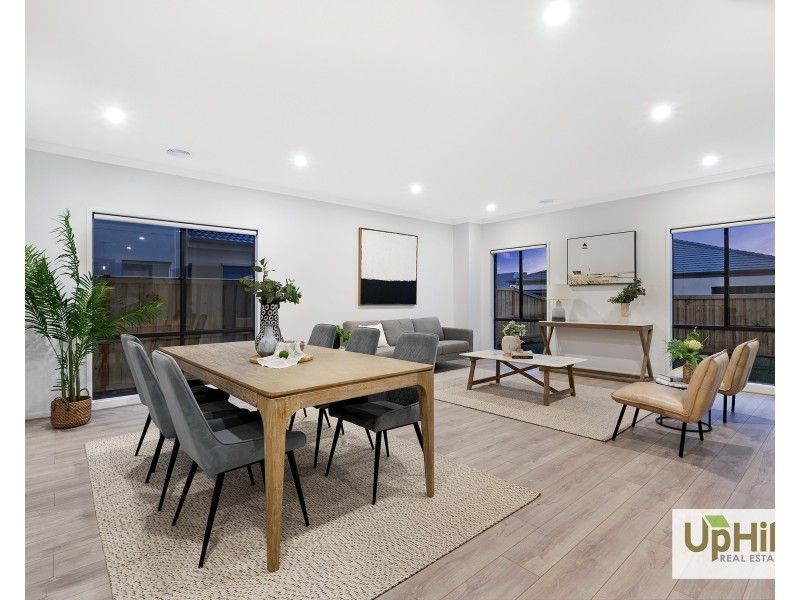 25 Burlina Boulevard, Clyde North VIC 3978