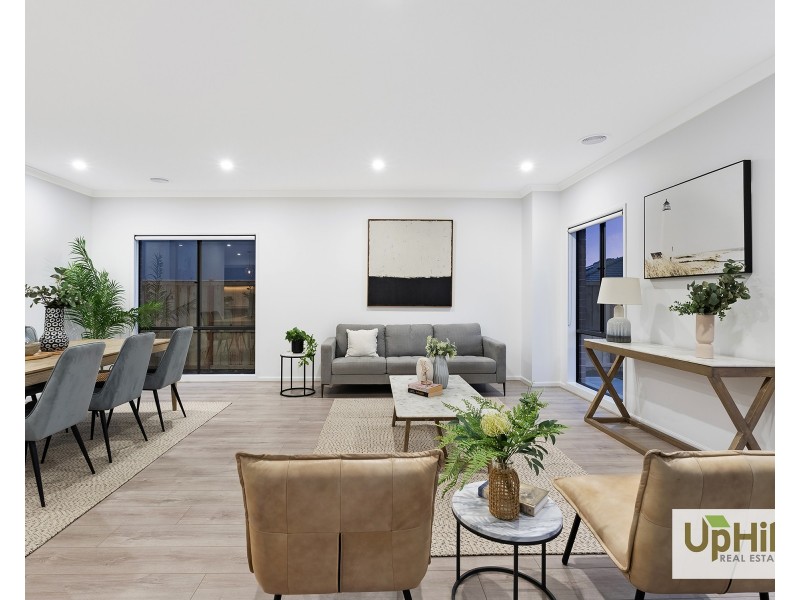 25 Burlina Boulevard, Clyde North VIC 3978