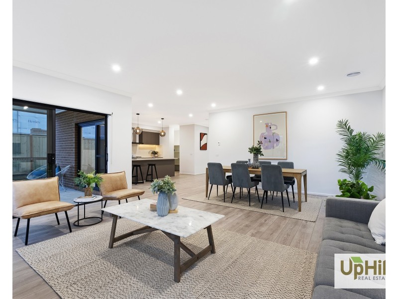 25 Burlina Boulevard, Clyde North VIC 3978