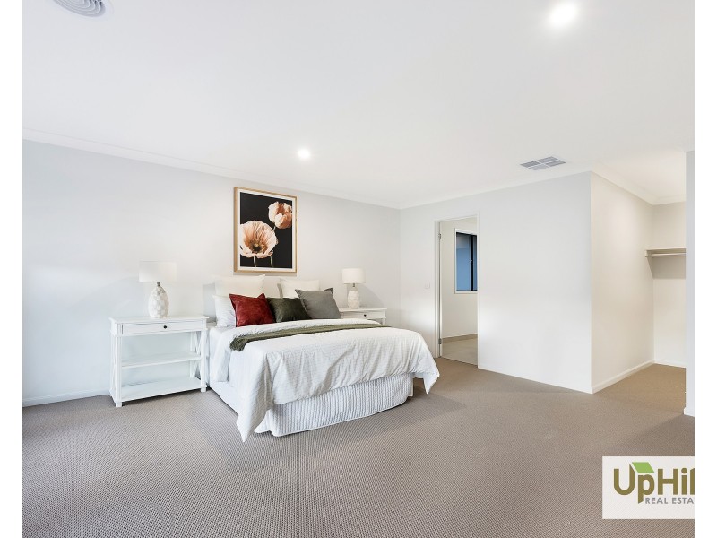 25 Burlina Boulevard, Clyde North VIC 3978