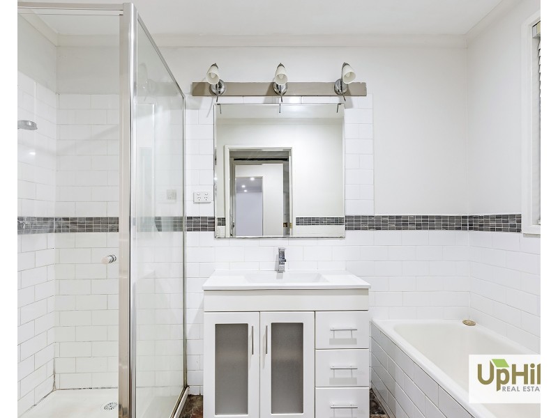 4 Valepark Crescent, Cranbourne VIC 3977