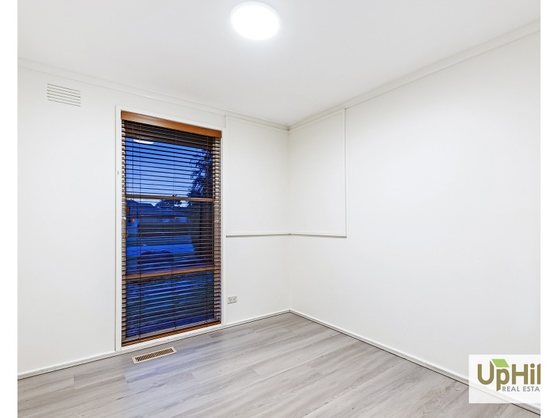 4 Valepark Crescent, Cranbourne VIC 3977