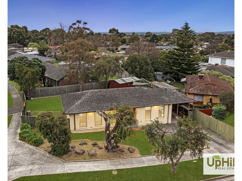 4 Valepark Crescent, Cranbourne VIC 3977