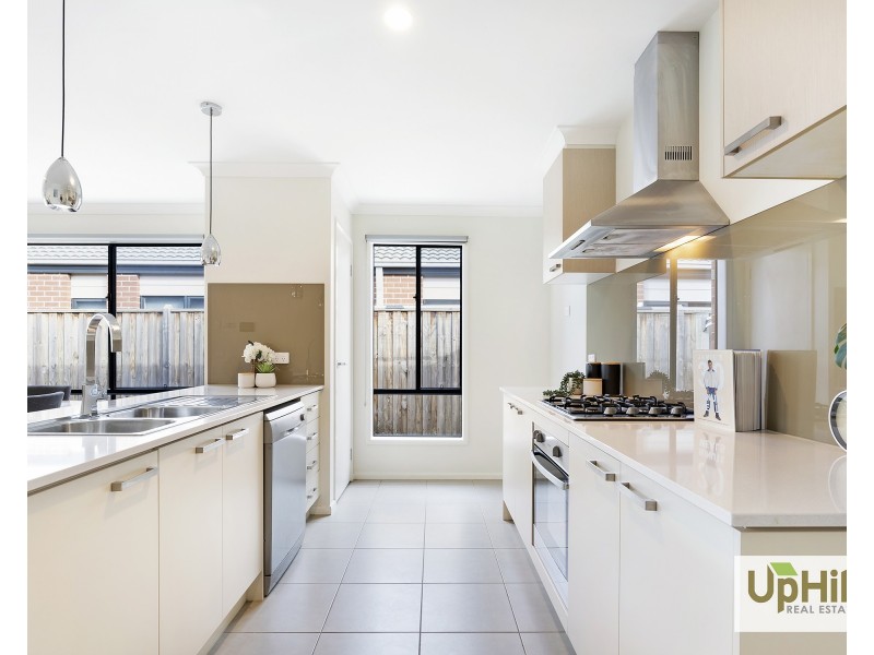 58 Skylark Boulevard, Clyde North VIC 3978