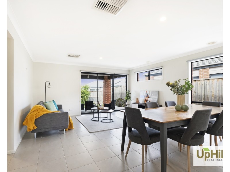 58 Skylark Boulevard, Clyde North VIC 3978