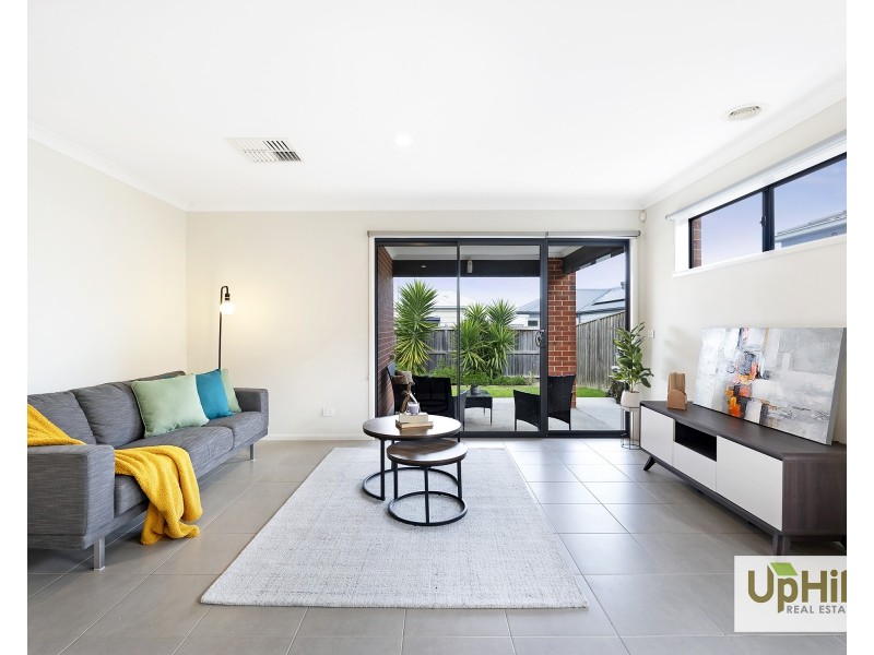 58 Skylark Boulevard, Clyde North VIC 3978