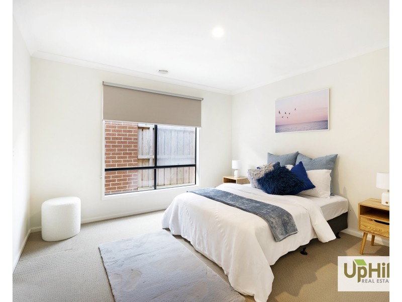 58 Skylark Boulevard, Clyde North VIC 3978