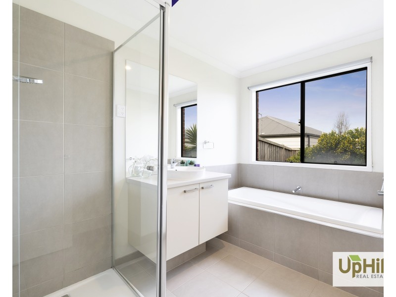 58 Skylark Boulevard, Clyde North VIC 3978