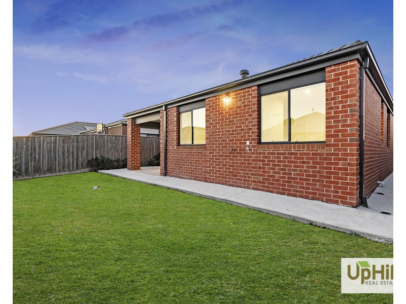 58 Skylark Boulevard, Clyde North VIC 3978