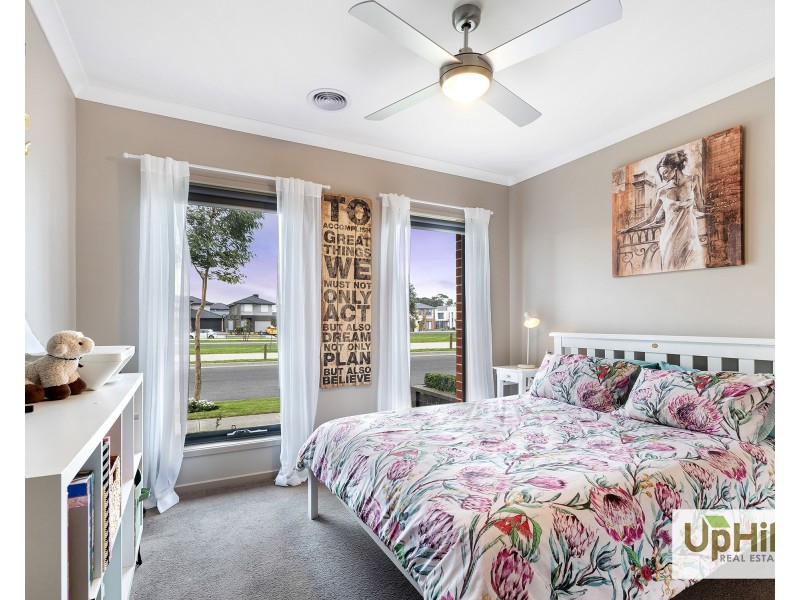 26 Bellhaven Circuit, Clyde North VIC 3978