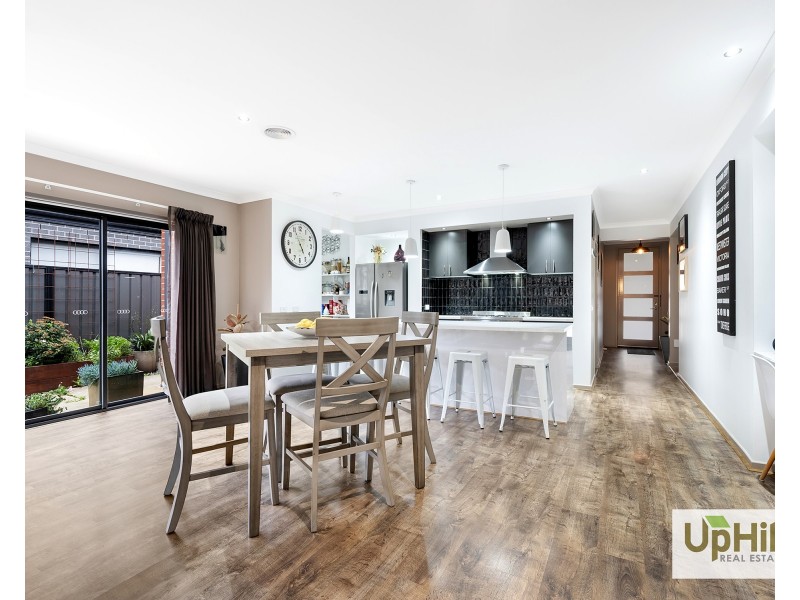 26 Bellhaven Circuit, Clyde North VIC 3978