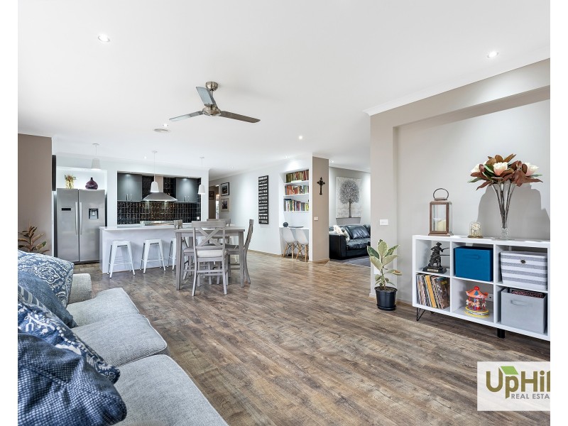 26 Bellhaven Circuit, Clyde North VIC 3978