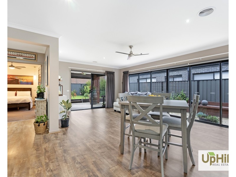 26 Bellhaven Circuit, Clyde North VIC 3978