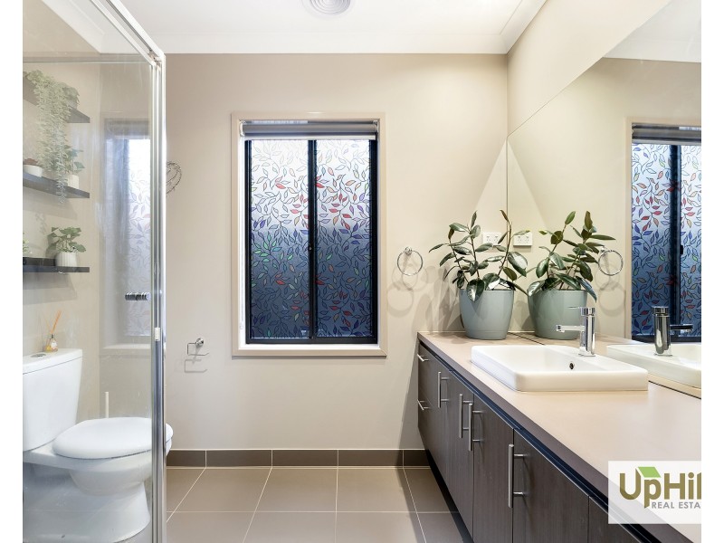 26 Bellhaven Circuit, Clyde North VIC 3978