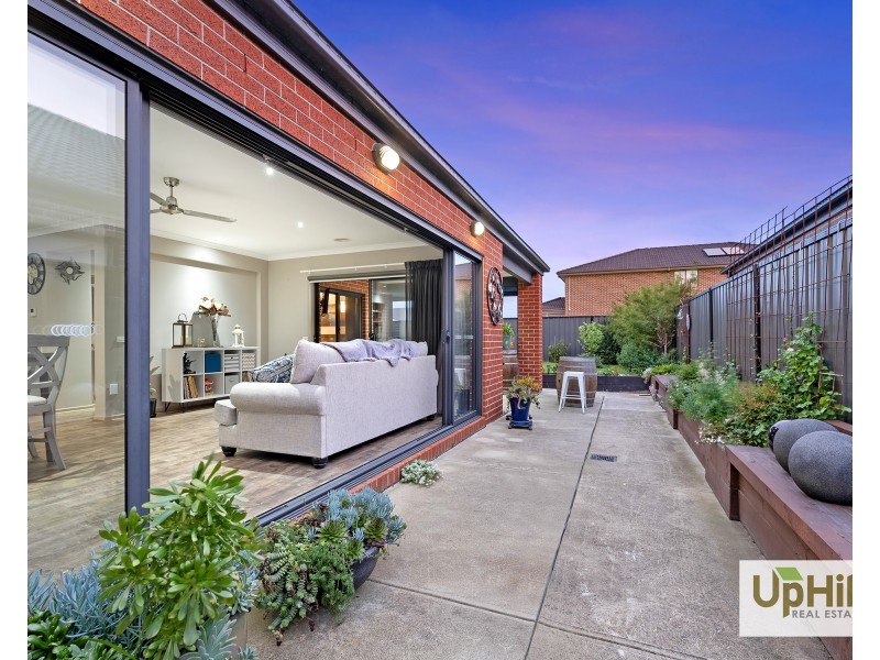 26 Bellhaven Circuit, Clyde North VIC 3978