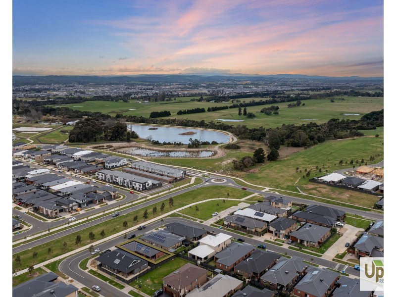 26 Bellhaven Circuit, Clyde North VIC 3978