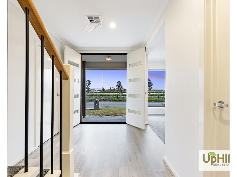 34 Carnelian Circuit, Clyde North VIC 3978
