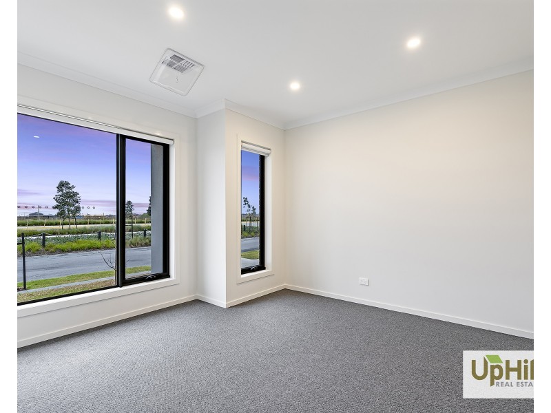 34 Carnelian Circuit, Clyde North VIC 3978